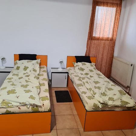 Ogadugu Apartment Bucharest Luaran gambar