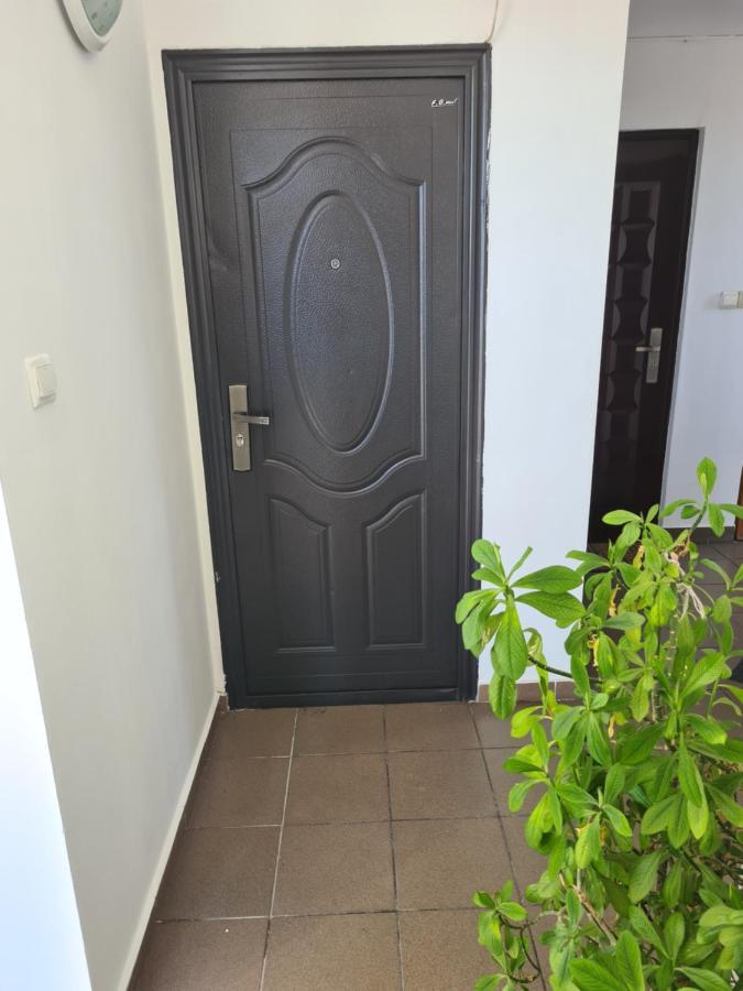 Ogadugu Apartment Bucharest Luaran gambar